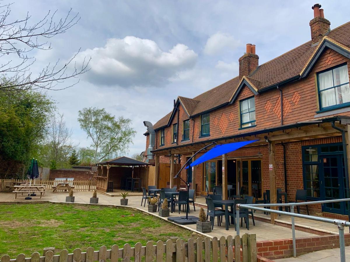 Crown & Anchor Hotel Woking Exterior photo