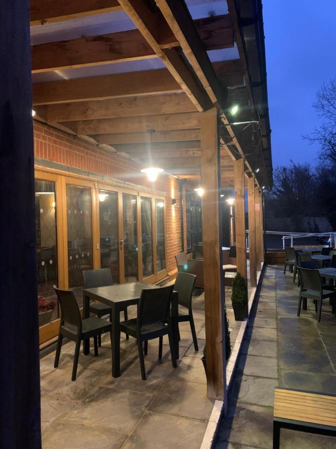 Crown & Anchor Hotel Woking Exterior photo